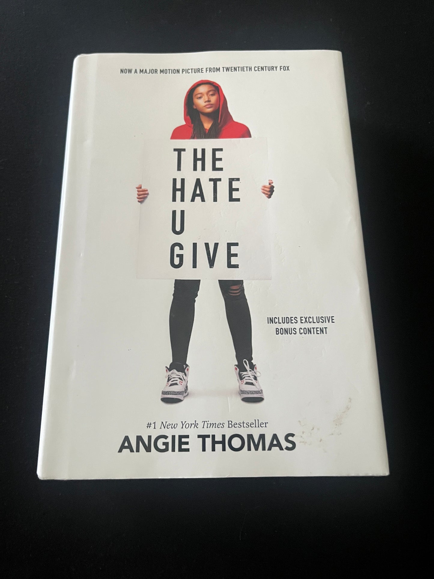 THE HATE U GIVE by Angie Thomas