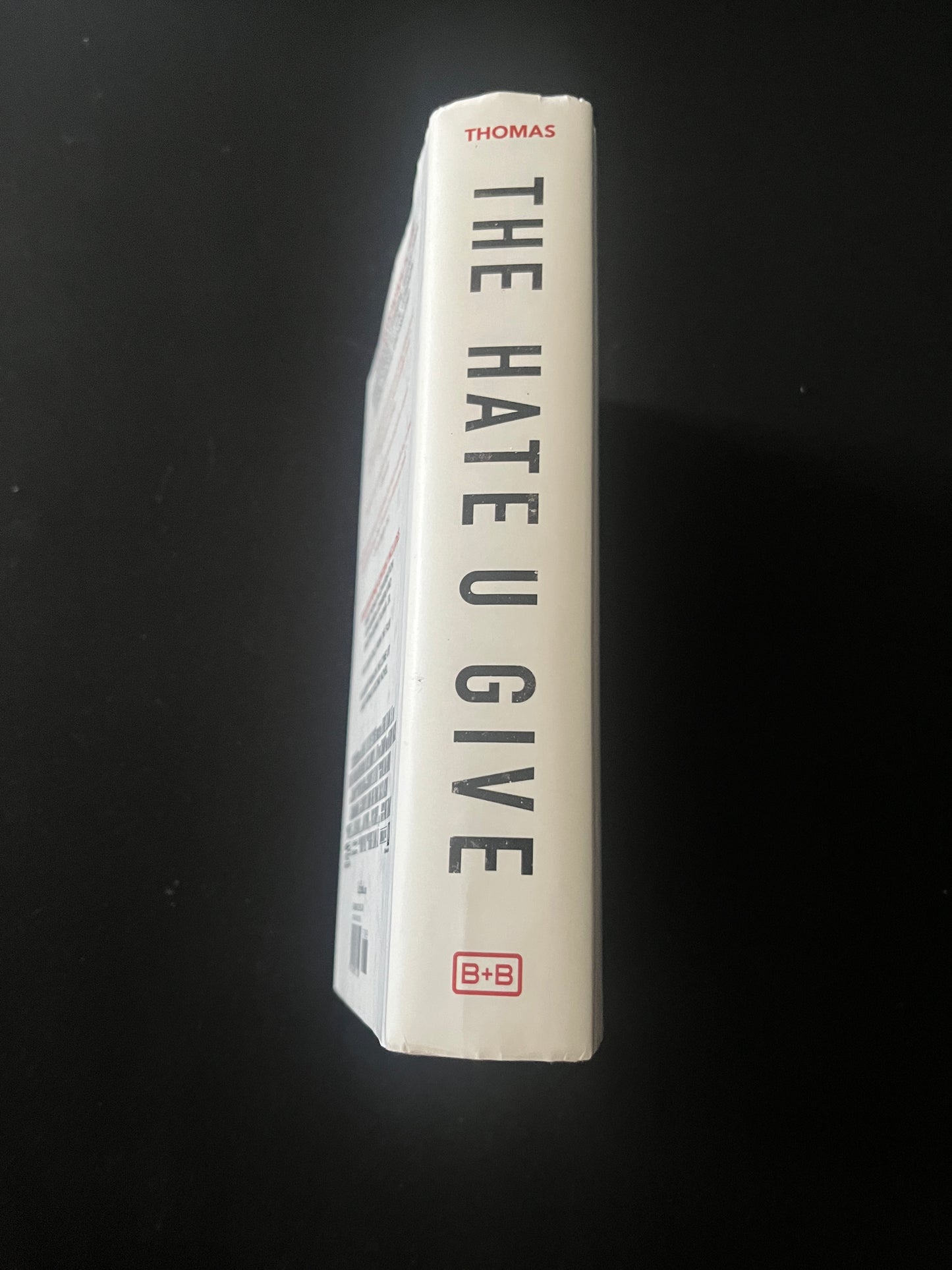 THE HATE U GIVE by Angie Thomas